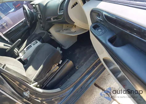 2011 Chrysler Town & Country Touring from USA, damaged, VIN 2A4RR5DG7BR675493